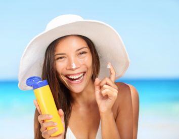 Consejos de COFENAT para hidratar y cuidar la piel y el pelo en verano